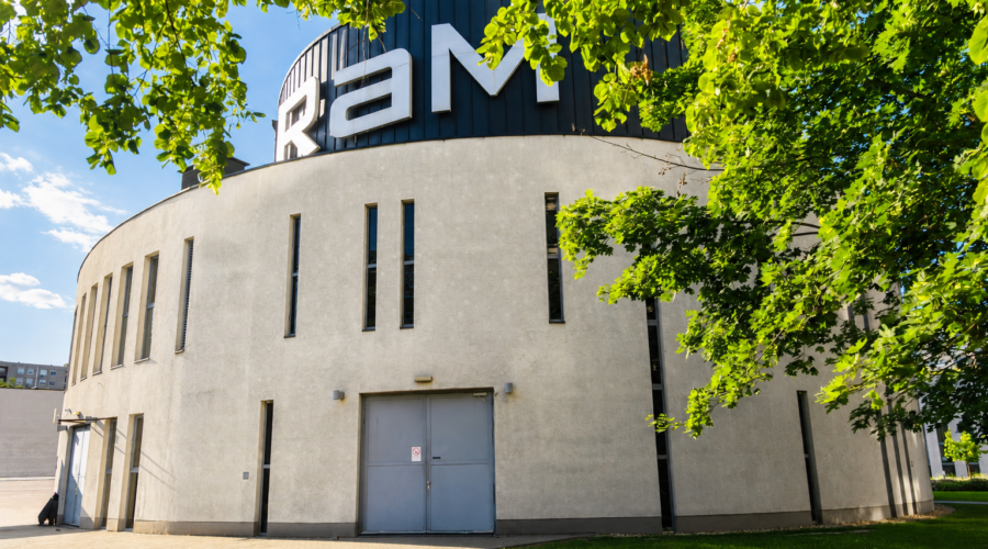 ELŐADÁSAINK A RAM-ART SZÍNHÁZBAN